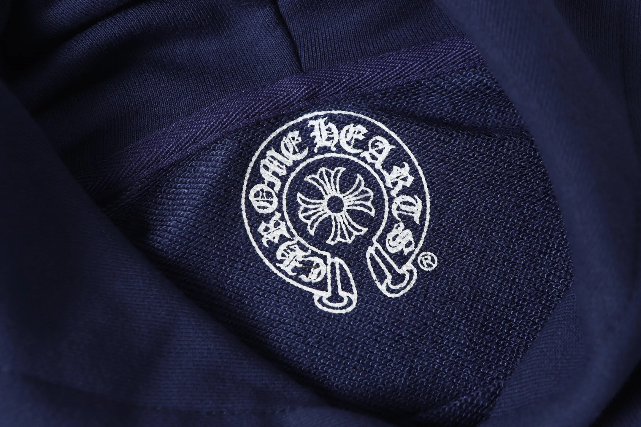 P240 L3191 Cross-border running quantity model, please do not place an order if you pursue quality - Chrome Hearts/Chrome Heart Cross ✝️Sanskrit printed hooded sweatshirt - High weight, high density and high quality, soft, delicate and skin-friendly wool, soft and silky to the touch, excellent warmth and skin-friendly properties - Custom-woven and custom-dyed, no color difference, no matter the fabric or workmanship details, beat the ordinary version on the market - Hardware zipper accessories are all customized, full of details -Colour: Dark blue -Size: S M L XL